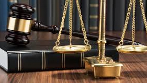 Sales rep docked for allegedly stealing 415 cell phones 