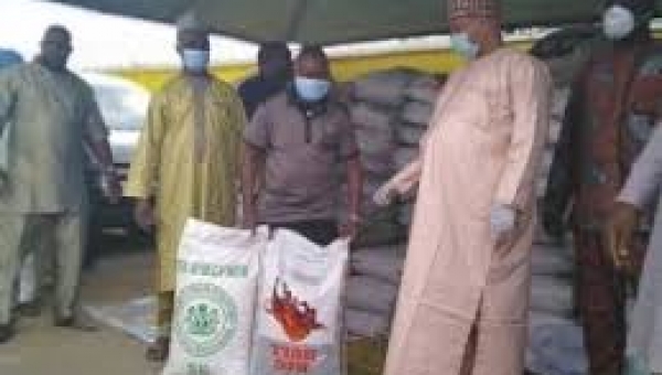 Lockdown: RTEAN distributes 2,420 bags of rice and ‘garri’ to members, residents of Lagos