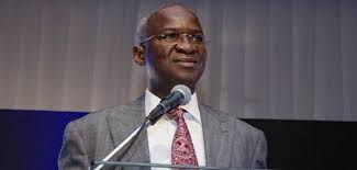 Yuletide: Fashola directs contractors to make Lagos-Ibadan Expressway motorable, safe