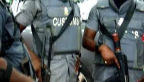 Four injured in smugglers, customs gun battle