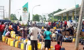 Long queues, traffic snarl-ups in Lagos as petrol scarcity persists 